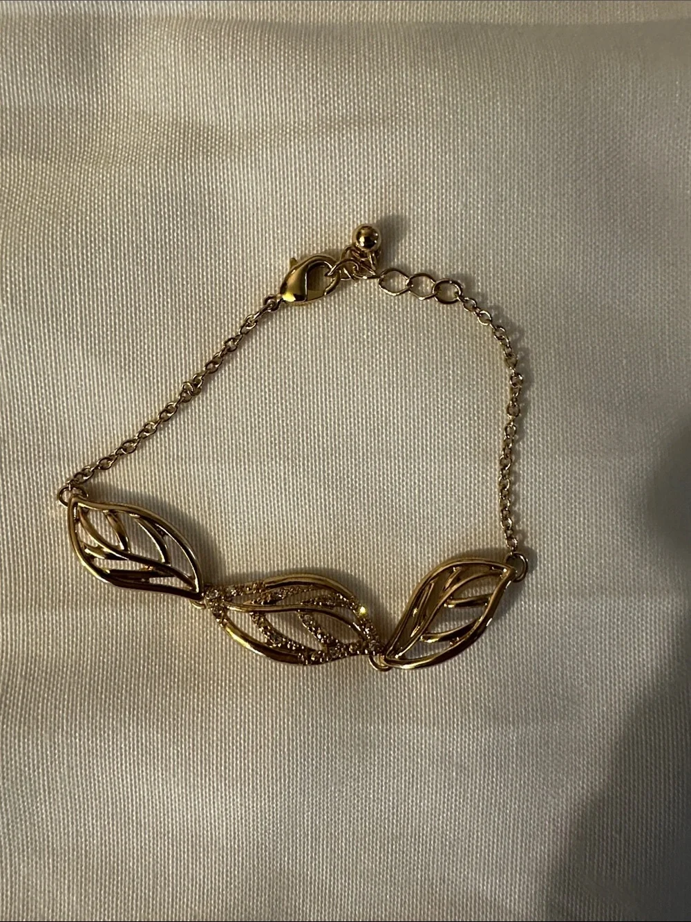 Avon Gold-Tone Leaf Pendant Necklace Set - Picture 2 of 5
